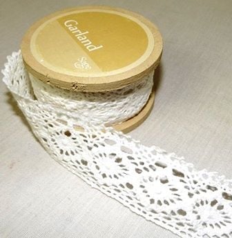 5m Large Lace Garland on Reel white-0