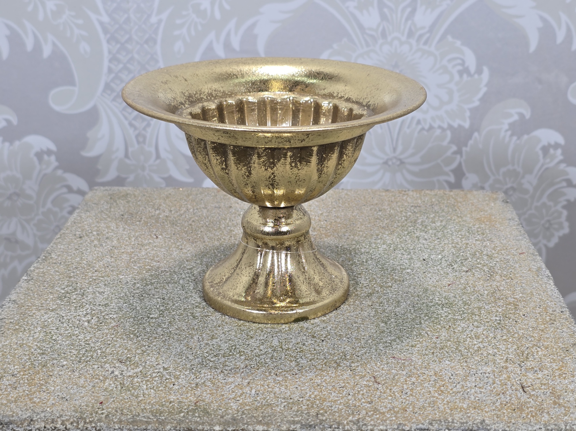 Sandringham Gold Footed Bowl 16.5 x 11.5cm